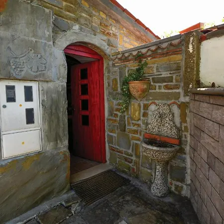 Cozy In With Kitchen Apartment *